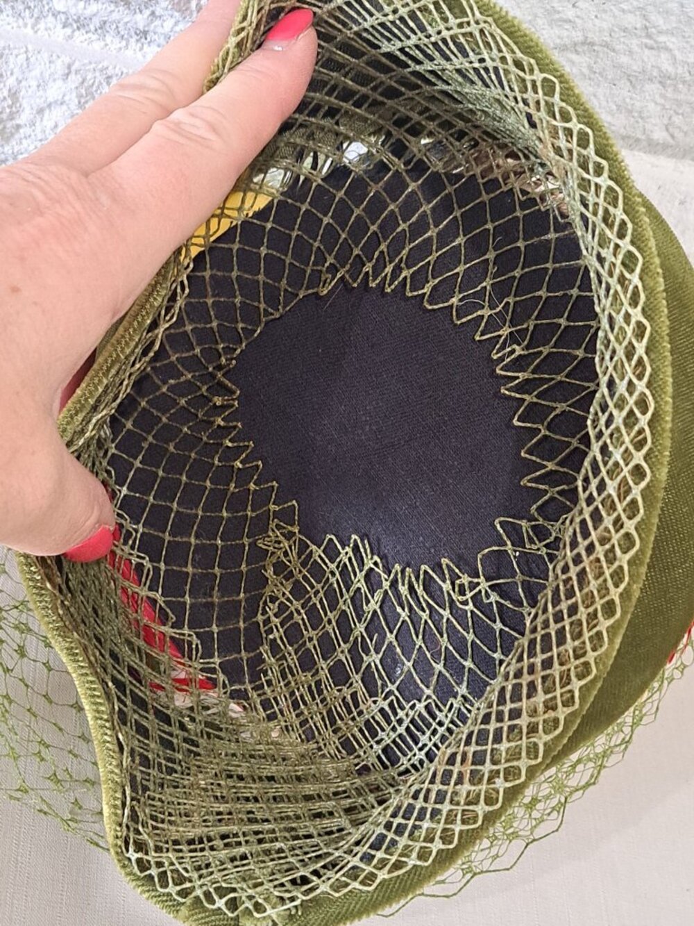 Vintage Pillbox Hat Green Pheasant Feather Multicolor Netting Retro Womens OS - Picture 6 of 11